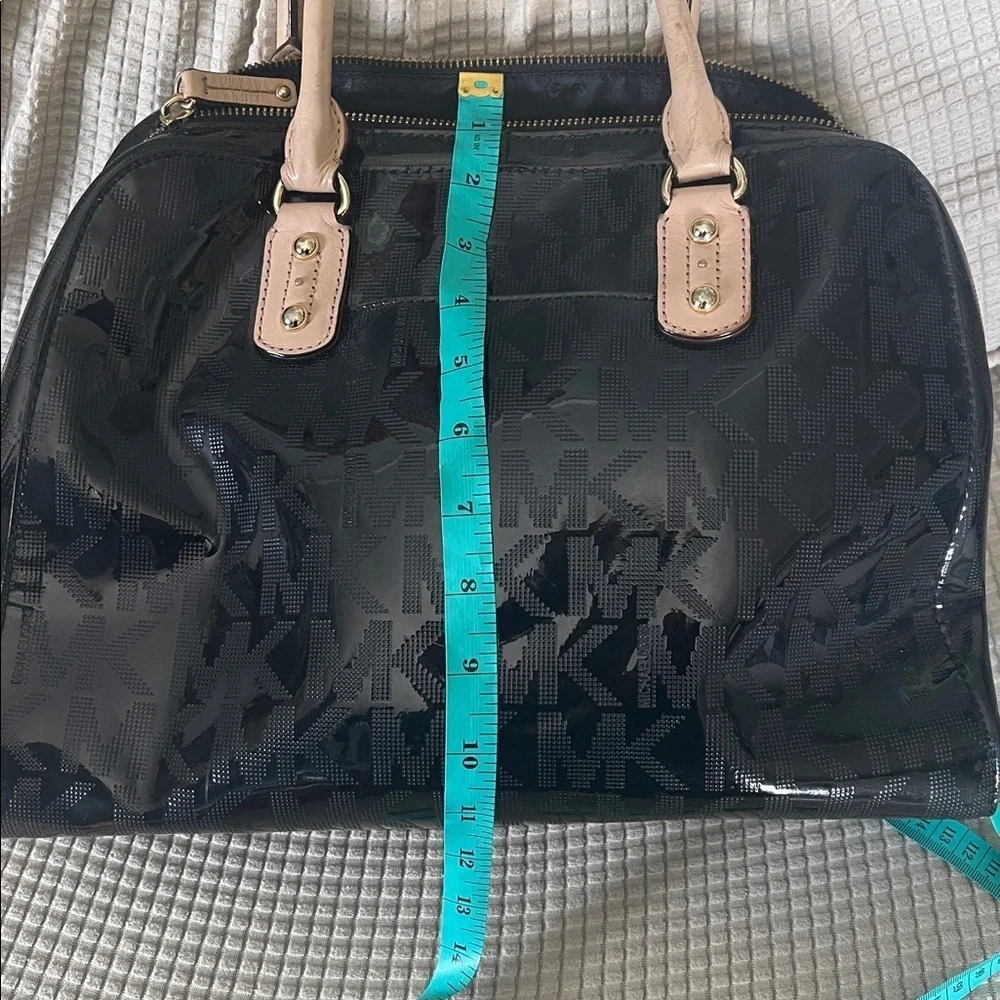 Michael Kors Black and Cream‎ Women's Bag